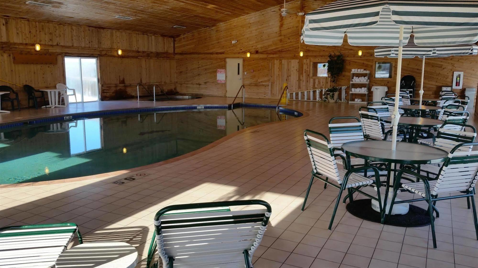 Boarders Inn & Suites By Cobblestone Hotels Superior Eksteriør billede