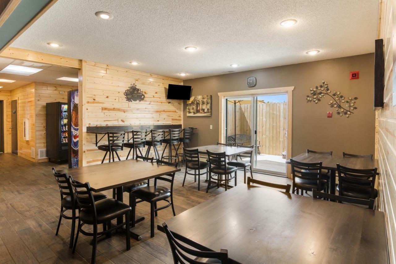 Boarders Inn & Suites By Cobblestone Hotels Superior Eksteriør billede