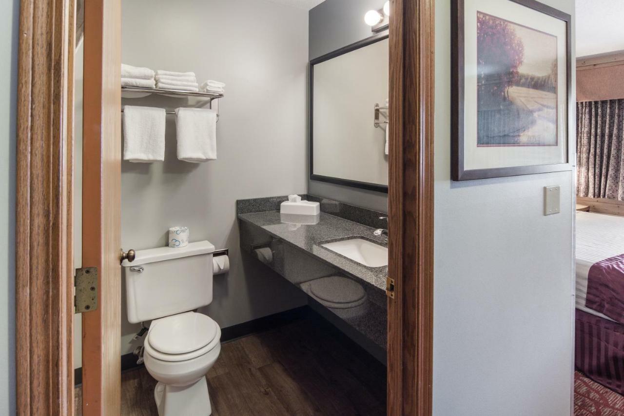 Boarders Inn & Suites By Cobblestone Hotels Superior Eksteriør billede