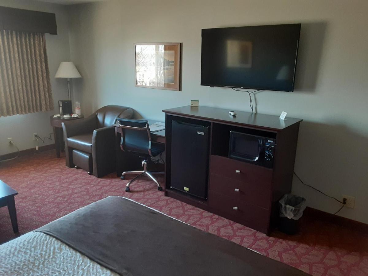 Boarders Inn & Suites By Cobblestone Hotels Superior Eksteriør billede